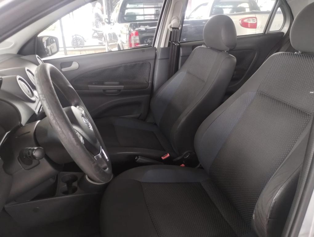 VOLKSWAGEN Voyage - Foto