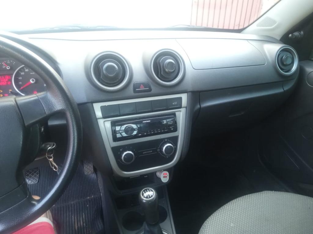 VOLKSWAGEN Voyage - Foto