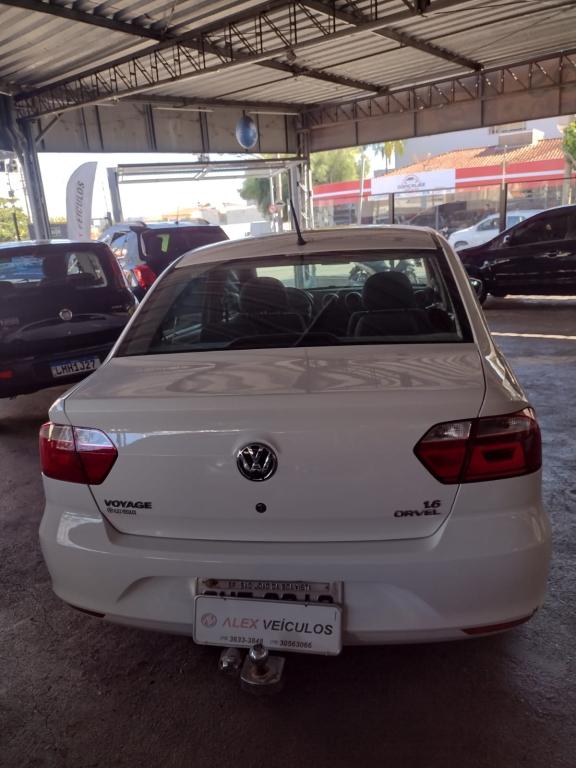 VOLKSWAGEN Voyage - Foto