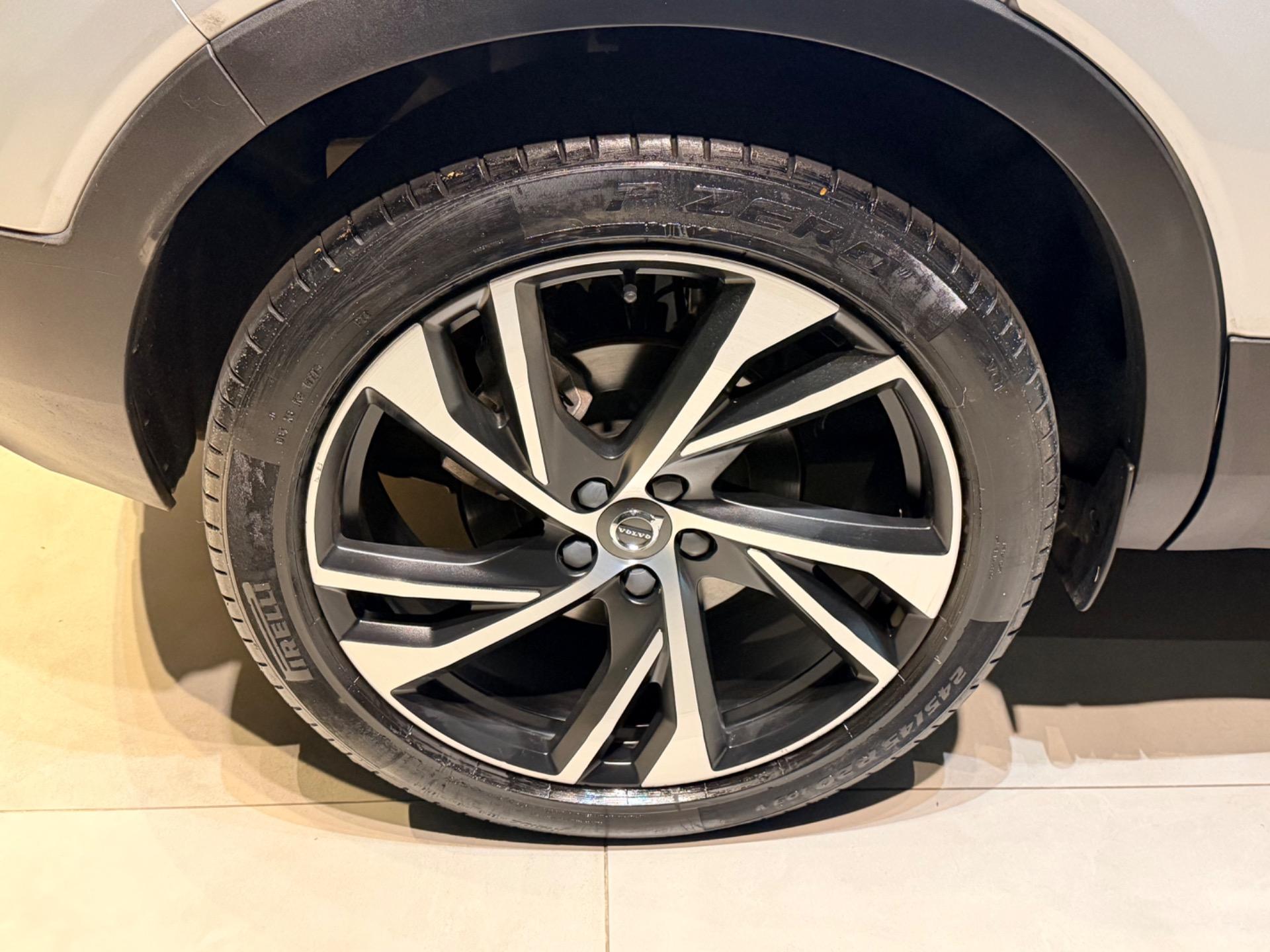 VOLVO XC40 - Foto