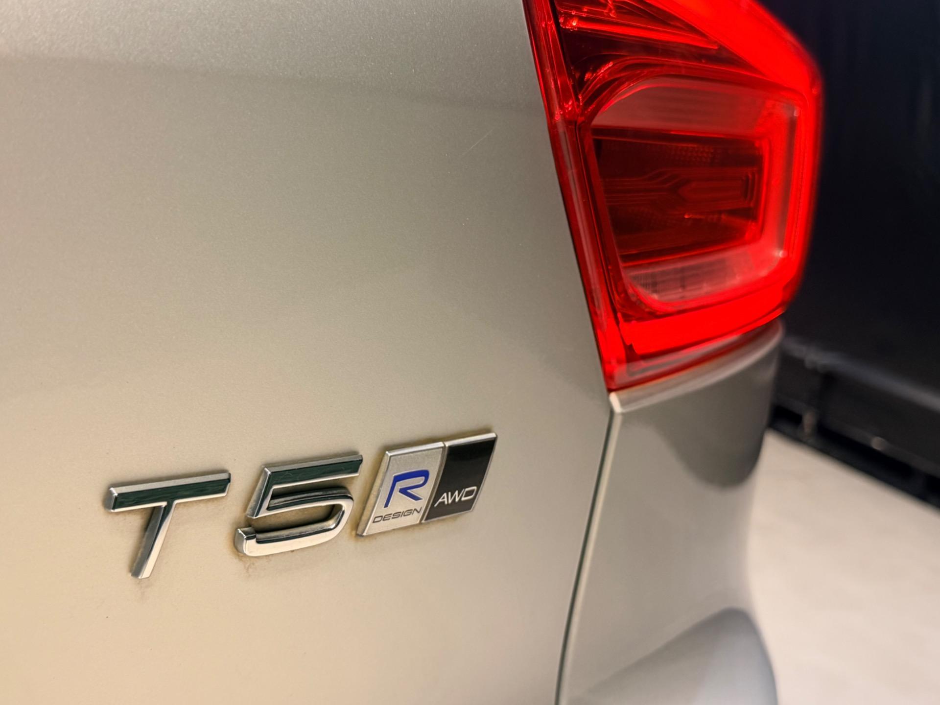 VOLVO XC40 - Foto