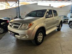 TOYOTA Hilux Caminhonete 3.0 4P SR 4X4 DIESEL CABINE DUPLA