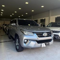 TOYOTA Hilux SW4 2.8 16V 4P SRX PLATINUM 4X4 7 LUGARES TURBO DIESEL AUTOMTICO