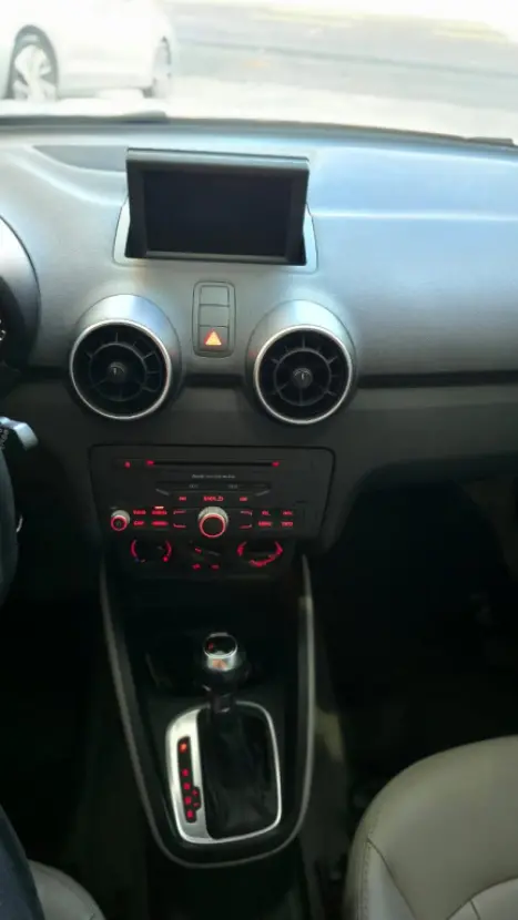 AUDI A1 1.4 16V TFSI ATRACTION S-TRONIC AUTOMTICO, Foto 9