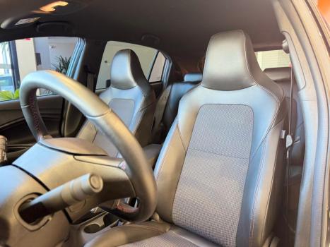 CHEVROLET Onix Hatch 1.0 12V 4P FLEX RS TURBO AUTOMTICO, Foto 9