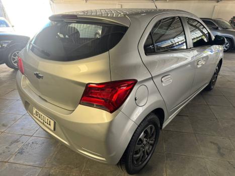 CHEVROLET Onix Hatch 1.0 4P FLEX JOY BLACK, Foto 4