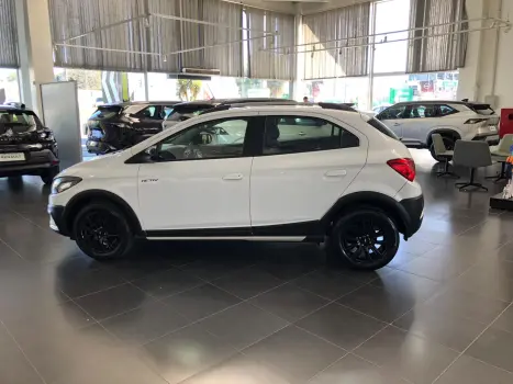 CHEVROLET Onix Hatch 1.4 4P FLEX ACTIV AUTOM�TICO, Foto 4