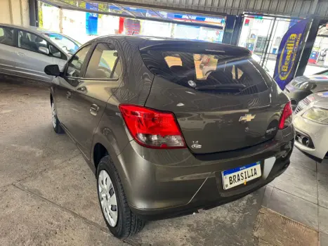 CHEVROLET Onix Hatch 1.4 4P FLEX LT, Foto 2