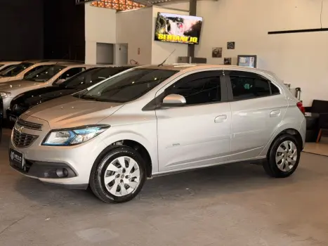 CHEVROLET Onix Hatch 1.4 4P FLEX LT, Foto 6