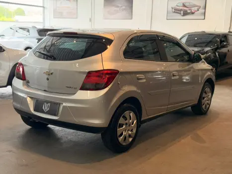 CHEVROLET Onix Hatch 1.4 4P FLEX LT, Foto 8