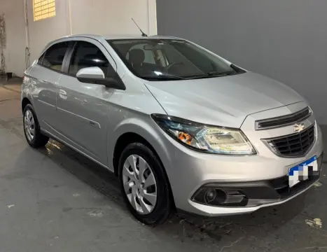 CHEVROLET Onix Hatch 1.4 4P FLEX LT, Foto 2