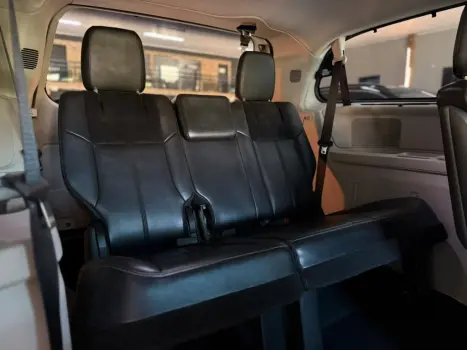 CHRYSLER Town & Country 3.6 V6 12V 4P LIMITED AUTOM�TICO, Foto 13