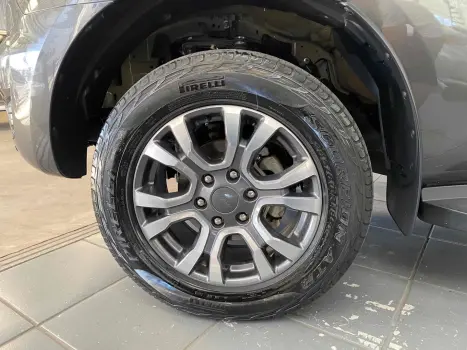 FORD Ranger 3.2 20V CABINE DUPLA 4X4 LIMITED TURBO DIESEL AUTOMTICO, Foto 7