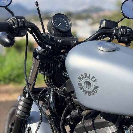 HARLEY DAVIDSON Sportster XL 883 IRON, Foto 4