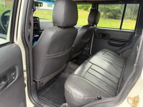 JEEP Cherokee 4.0 6 CILINDROS 12V 4P 4X4 LAREDO AUTOM�TICO, Foto 16