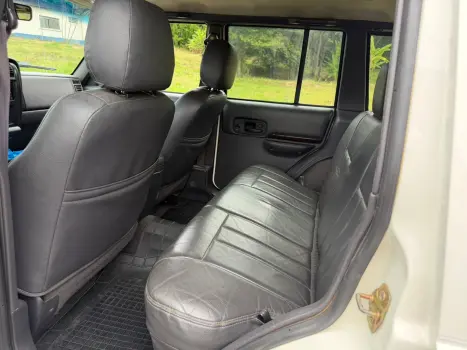 JEEP Cherokee 4.0 6 CILINDROS 12V 4P 4X4 LAREDO AUTOM�TICO, Foto 17