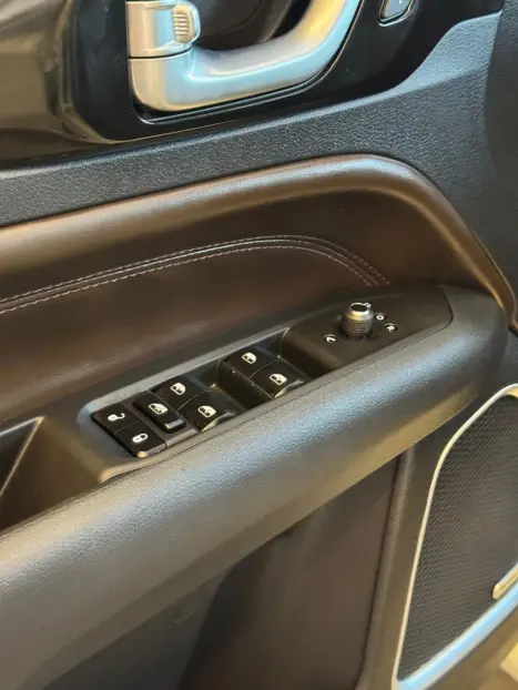 JEEP Commander 1.3 16V 4P FLEX T270 OVERLAND TURBO AUTOM�TICO AT6, Foto 13