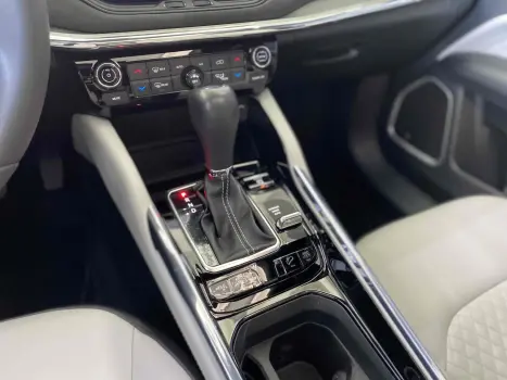 JEEP Commander 2.0 16V 4P TD380 OVERLAND 4X4 TURBO DIESEL AUTOM�TICO AT9, Foto 19