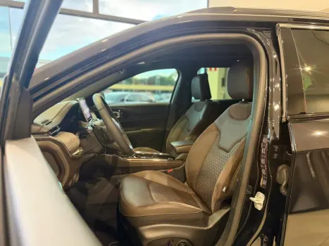 JEEP Commander 2.0 16V 4P HURRICANE 4 OVERLAND TURBO 4X4 AUTOM�TICO AT9, Foto 9