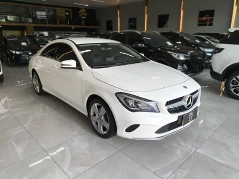 MERCEDES-BENZ CLA 180 , Foto 3