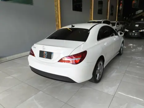 MERCEDES-BENZ CLA 180 , Foto 4