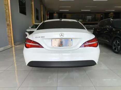 MERCEDES-BENZ CLA 180 , Foto 5