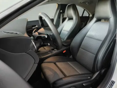 MERCEDES-BENZ CLA 180 , Foto 9