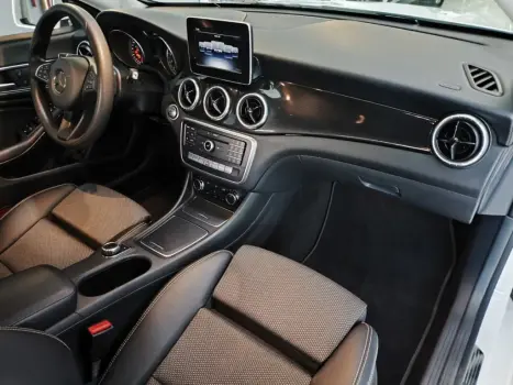 MERCEDES-BENZ CLA 180 , Foto 13