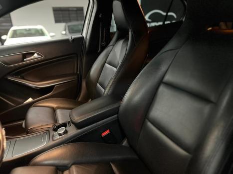 MERCEDES-BENZ GLA 200 1.6 16V 4P FLEX CGI ENDURO TURBO AUTOMTICO, Foto 13