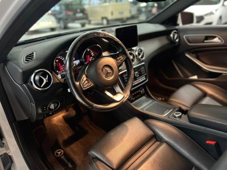 MERCEDES-BENZ GLA 200 1.6 16V 4P FLEX CGI ENDURO TURBO AUTOMTICO, Foto 17