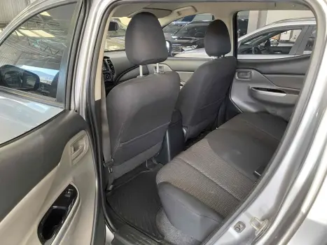 MITSUBISHI L 200 Triton , Foto 10