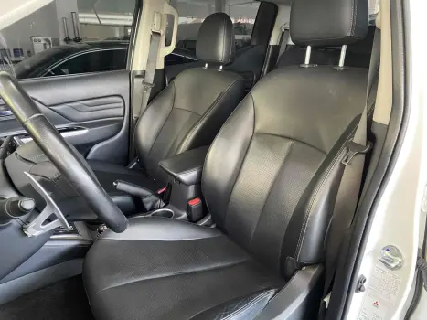 MITSUBISHI L 200 Triton 2.4 16V SPORT HPE 4X4 CABINE DUPLA TURBO DIESEL AUTOM�TICO, Foto 9
