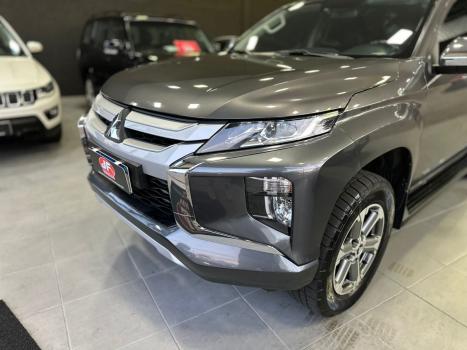 MITSUBISHI L 200 Triton 2.4 16V SPORT HPE 4X4 CABINE DUPLA TURBO DIESEL AUTOM�TICO, Foto 3