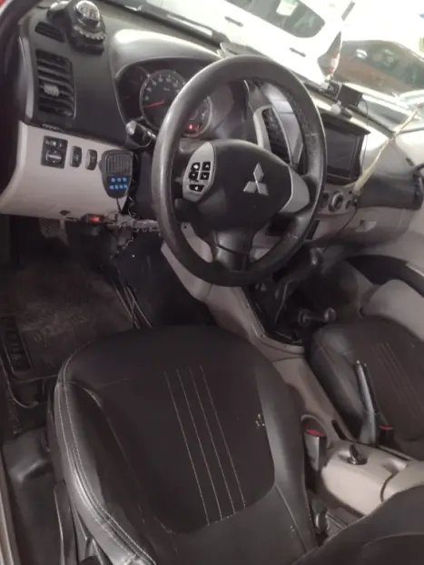 MITSUBISHI L 200 Triton 3.2 16V HPE 4X4 CABINE DUPLA TURBO DIESEL INTERCOOLER AUTOMÁTICO, Foto 4