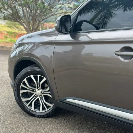 MITSUBISHI Outlander 2.0 16V 4P AUTOMTICO, Foto 7