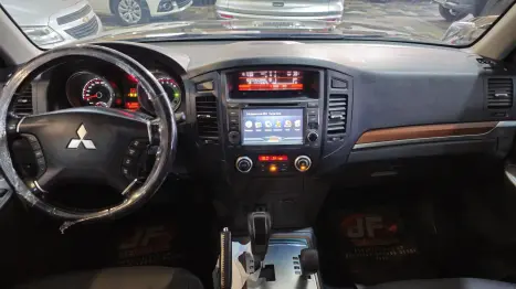 MITSUBISHI Pajero Full 3.8 V6 24V 4P HPE 4X4 AUTOMÁTICO, Foto 8 MITSUBISHI Pajero Full 3.8 V6 24V 4P HPE 4X4 AUTOMÁTICO, Foto 8