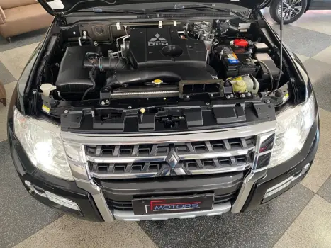 MITSUBISHI Pajero Full 3.2 16V 4P HPE 4X4 TURBO DIESEL AUTOM�TICO, Foto 17