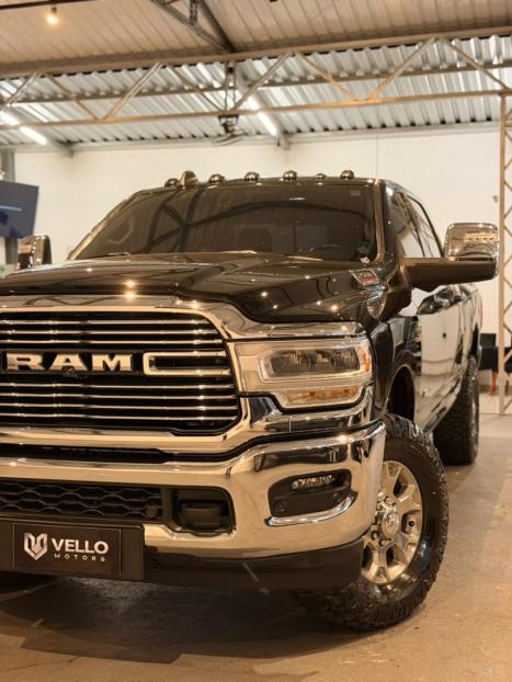 RAM 2500 6.7 I6 24V SLT CABINE DUPLA TURBO DIESEL LARAMIE 4X4 AUTOMÁTICO, Foto 4