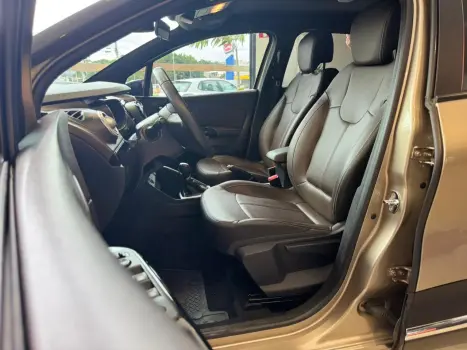 RENAULT Captur 1.3 16V 4P FLEX TCE ICONIC TURBO X-TRONIC AUTOM�TICO CVT, Foto 8