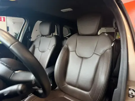 RENAULT Captur 1.3 16V 4P FLEX TCE ICONIC TURBO X-TRONIC AUTOM�TICO CVT, Foto 10