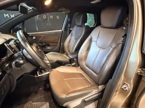 RENAULT Captur 1.3 16V 4P FLEX TCE ICONIC TURBO X-TRONIC AUTOM�TICO CVT, Foto 3