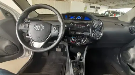 TOYOTA Etios Hatch 1.5 16V 4P FLEX XS AUTOMTICO, Foto 6