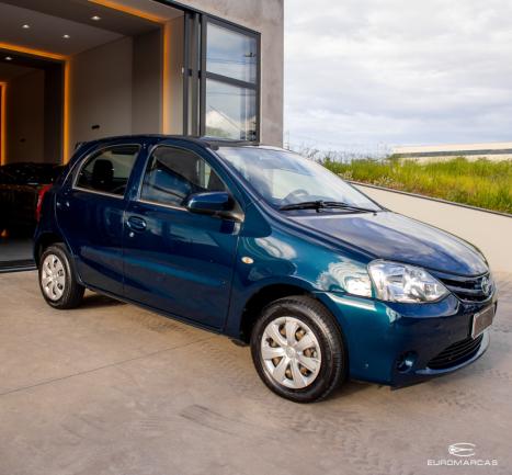 TOYOTA Etios Hatch 1.3 16V 4P FLEX X, Foto 2