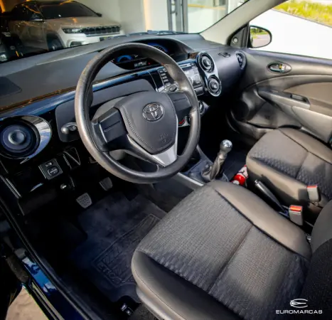 TOYOTA Etios Hatch 1.3 16V 4P FLEX X, Foto 9