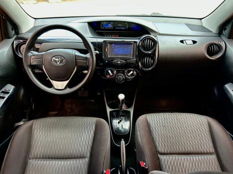 TOYOTA Etios Hatch 1.3 16V 4P FLEX X AUTOM�TICO, Foto 8