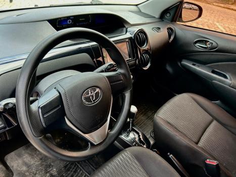 TOYOTA Etios Hatch 1.3 16V 4P FLEX X AUTOM�TICO, Foto 9