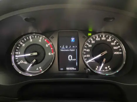 TOYOTA Hilux Caminhonete 2.8 16V SRX 4X4 TURBO DIESEL CABINE DUPLA AUTOMÁTICO, Foto 16 TOYOTA Hilux Caminhonete 2.8 16V SRX 4X4 TURBO DIESEL CABINE DUPLA AUTOMÁTICO, Foto 16