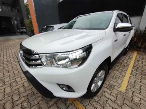 TOYOTA Hilux Caminhonete 2.8 16V SRV 4X4 DIESEL CABINE DUPLA AUTOMÁTICO, Foto 1 TOYOTA Hilux Caminhonete 2.8 16V SRV 4X4 DIESEL CABINE DUPLA AUTOMÁTICO, Foto 1