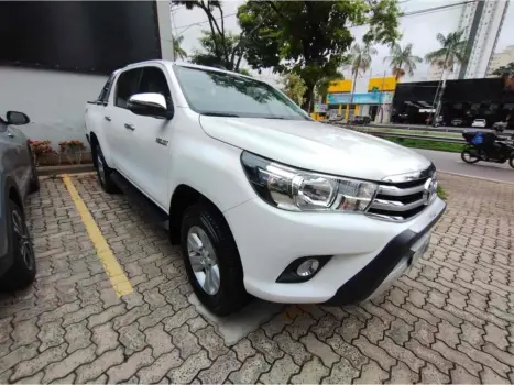 TOYOTA Hilux Caminhonete 2.8 16V SRV 4X4 DIESEL CABINE DUPLA AUTOMÁTICO, Foto 2 TOYOTA Hilux Caminhonete 2.8 16V SRV 4X4 DIESEL CABINE DUPLA AUTOMÁTICO, Foto 2
