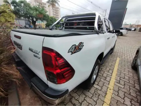 TOYOTA Hilux Caminhonete 2.8 16V SRV 4X4 DIESEL CABINE DUPLA AUTOMÁTICO, Foto 3 TOYOTA Hilux Caminhonete 2.8 16V SRV 4X4 DIESEL CABINE DUPLA AUTOMÁTICO, Foto 3